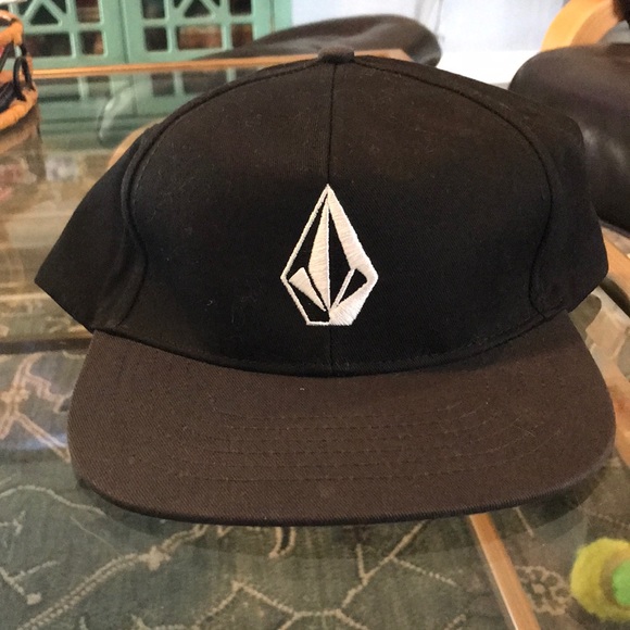 Volcom Stone Black & White SnapBack Hat NWOT - Picture 2 of 8